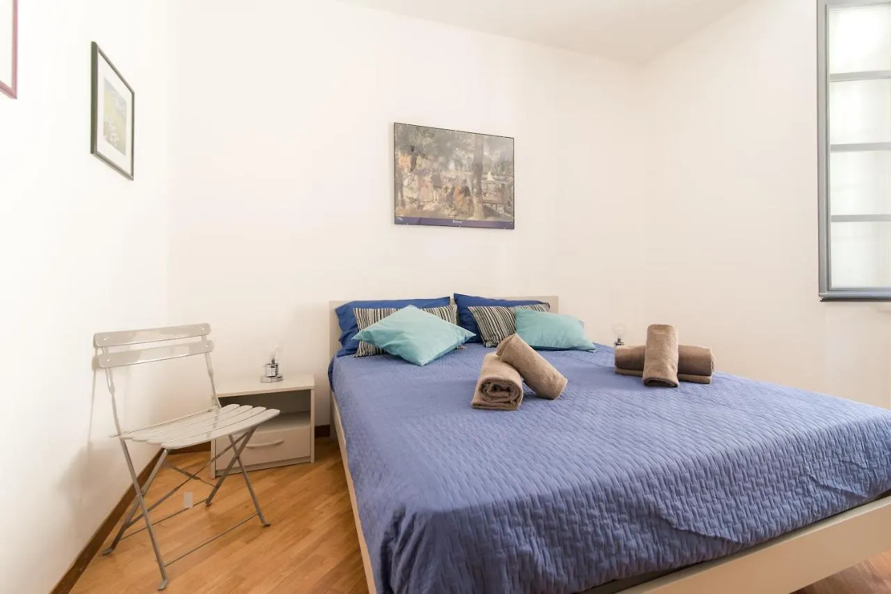 הקונטקטים של Center Home - The House Of Travelers
